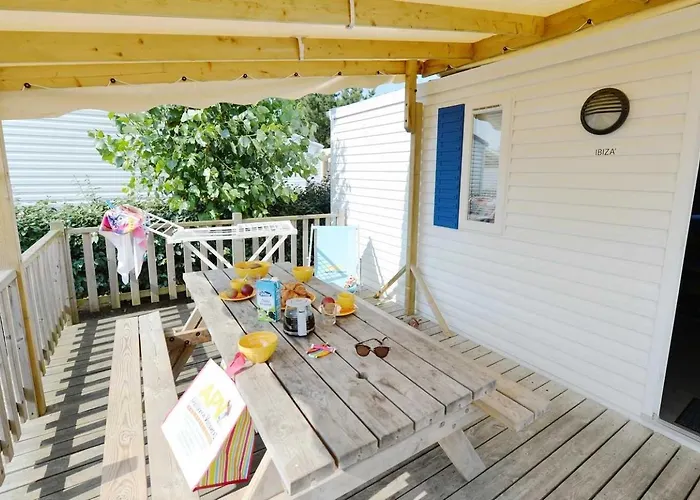 Camping 4 Etoiles - Piscine - Eeiaee
